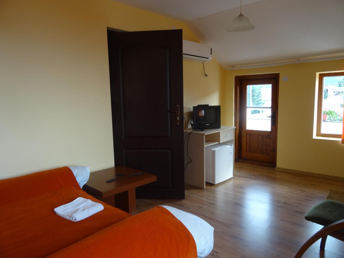 Family Hotel Rose Pavel Banya Esterno foto