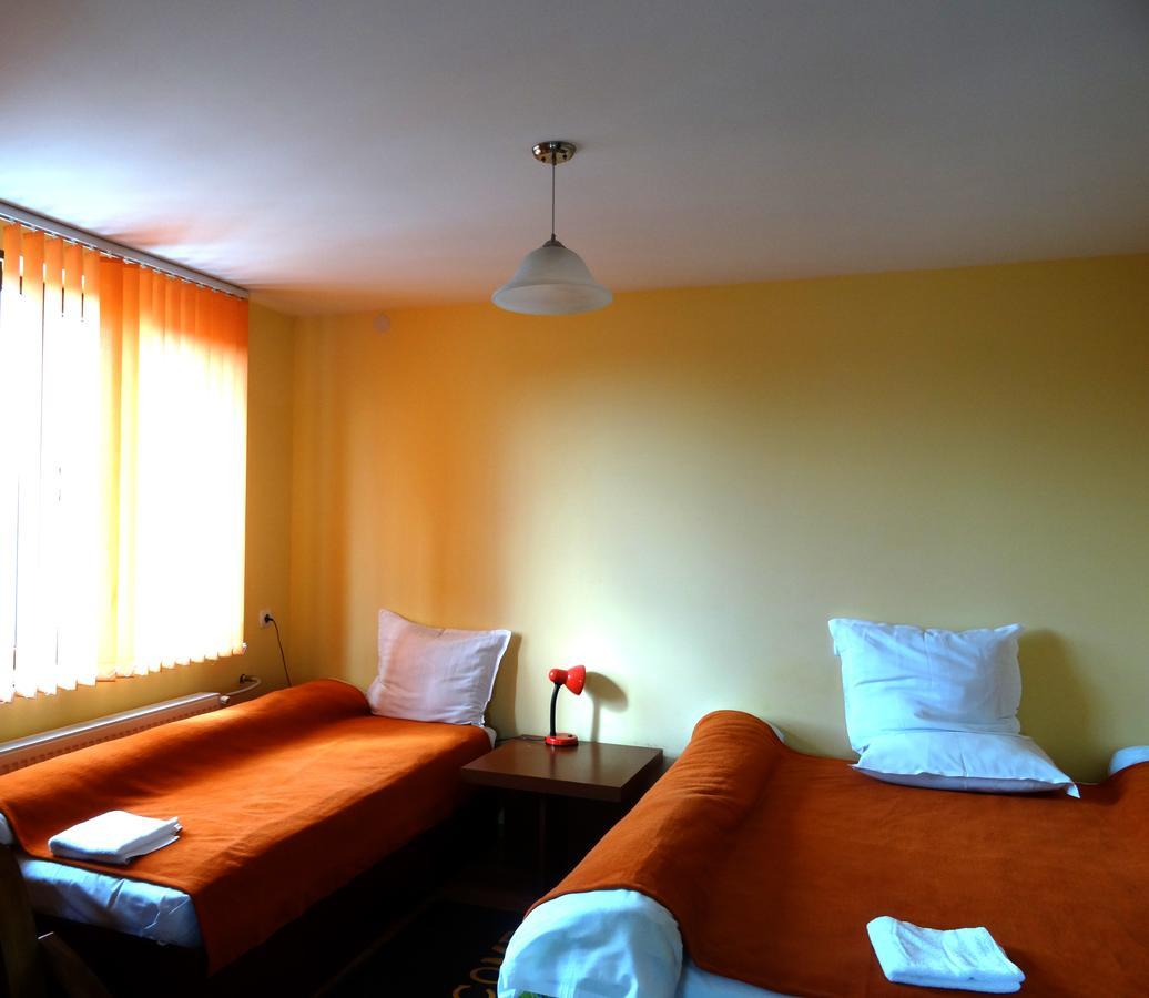 Family Hotel Rose Pavel Banya Esterno foto
