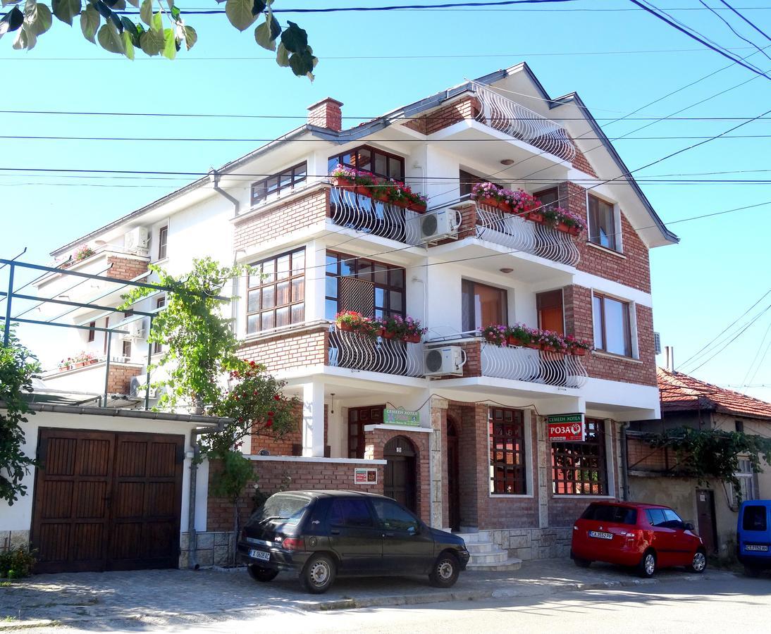 Family Hotel Rose Pavel Banya Esterno foto