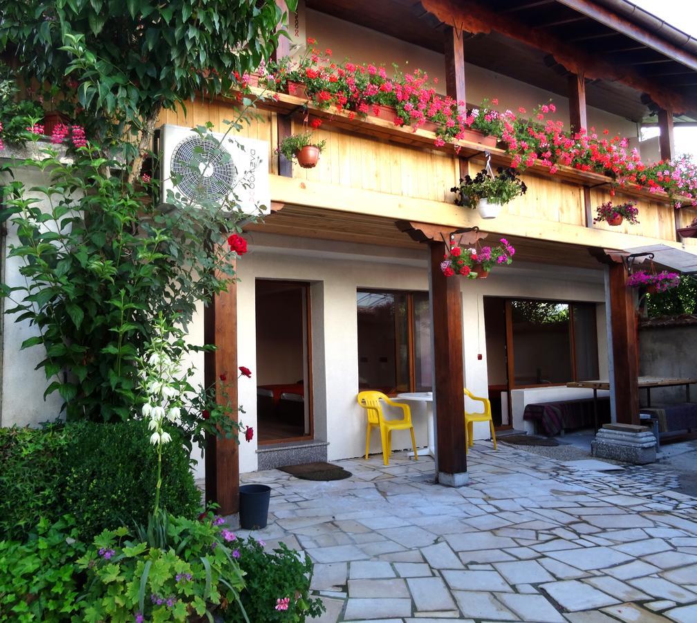 Family Hotel Rose Pavel Banya Esterno foto