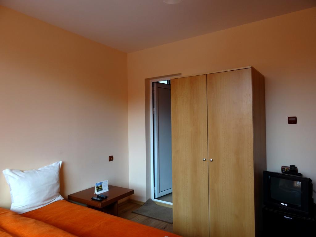 Family Hotel Rose Pavel Banya Esterno foto